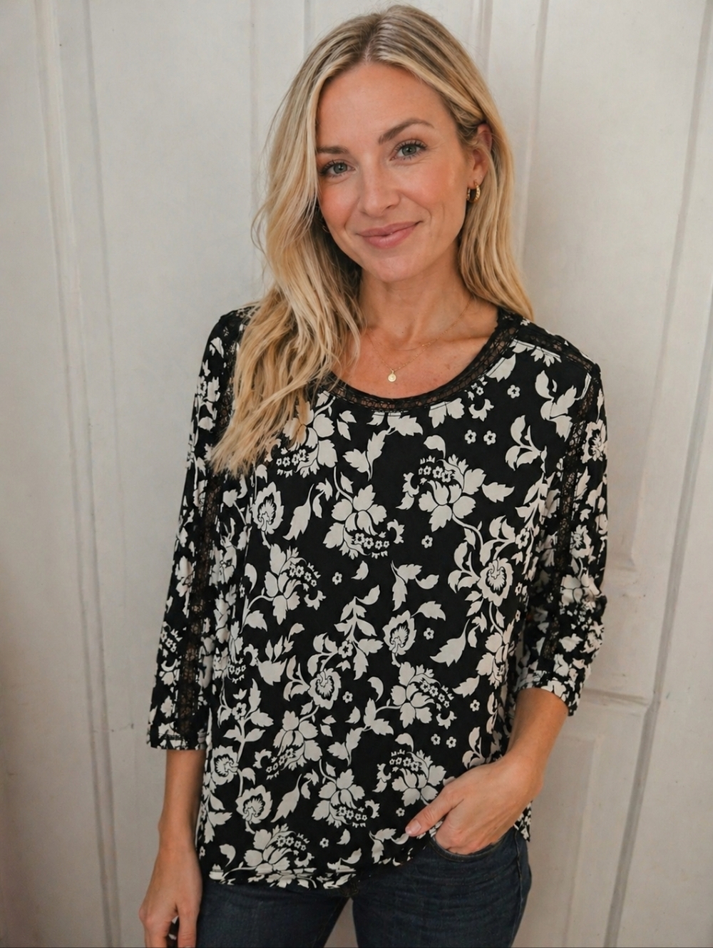 White House Black Market Black and White Floral Lace-Trim 3/4 Sleeve Tunic Top